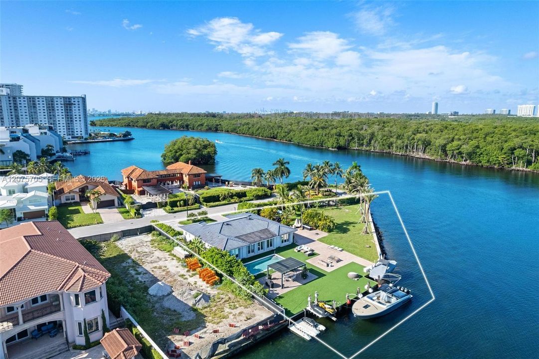 For Sale: $11,999,000 (4 beds, 3 baths, 2426 Square Feet)
