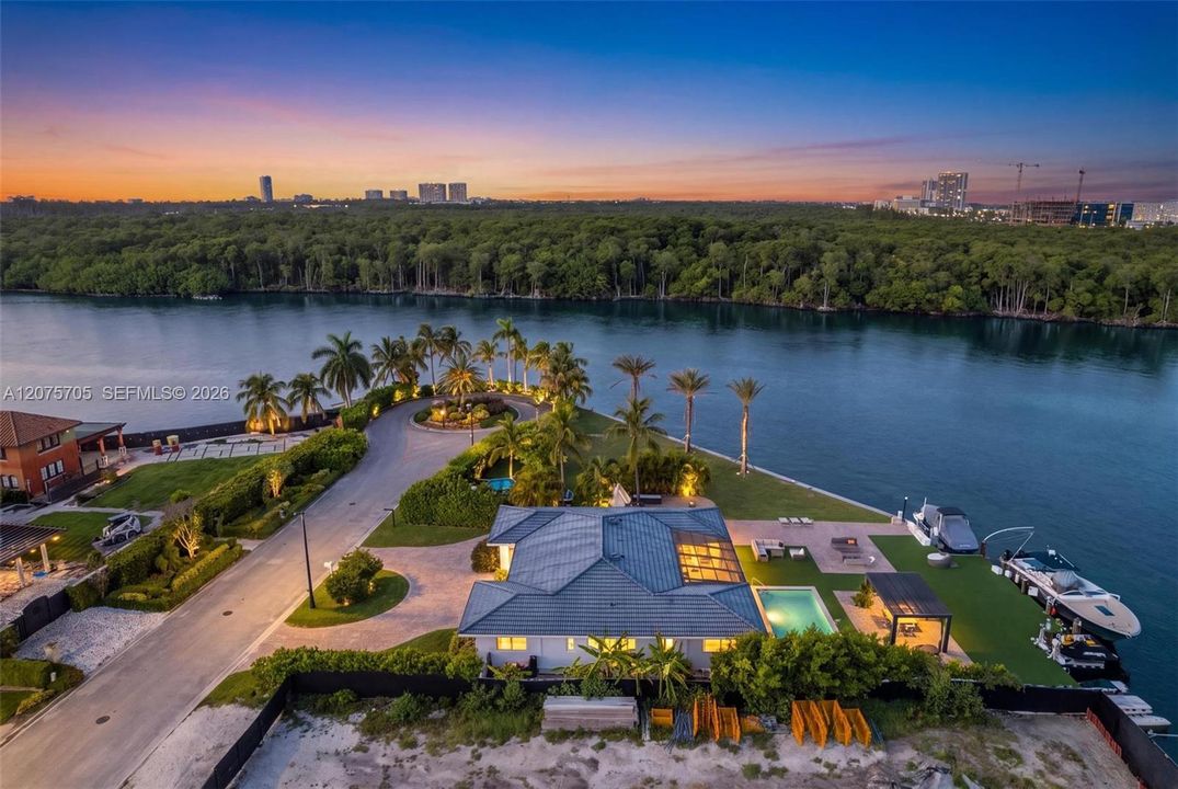 For Sale: $11,999,000 (4 beds, 3 baths, 2426 Square Feet)