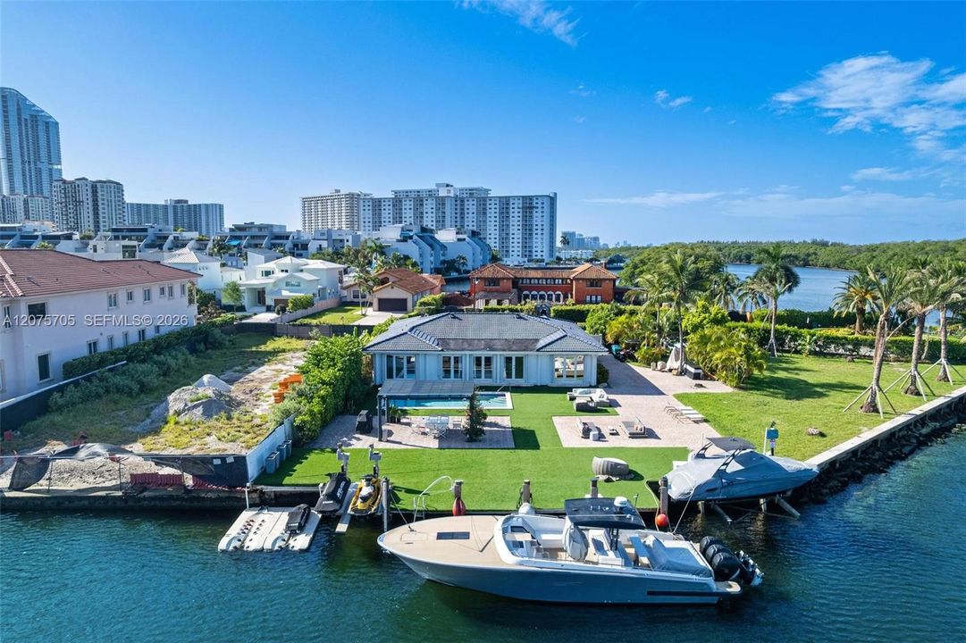 For Sale: $11,999,000 (4 beds, 3 baths, 2426 Square Feet)