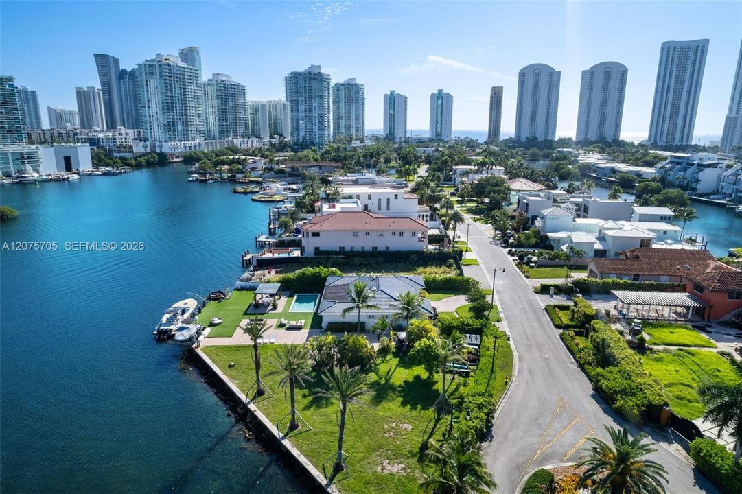 For Sale: $11,999,000 (4 beds, 3 baths, 2426 Square Feet)
