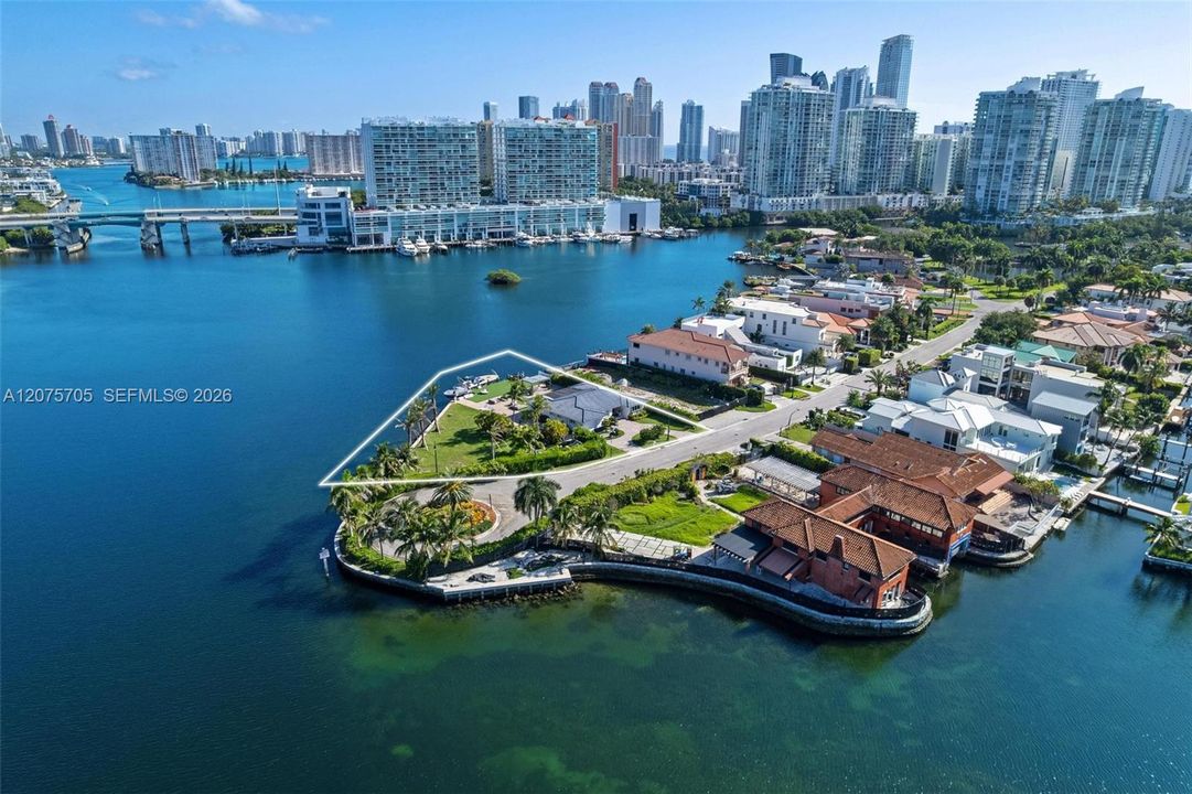 For Sale: $11,999,000 (4 beds, 3 baths, 2426 Square Feet)