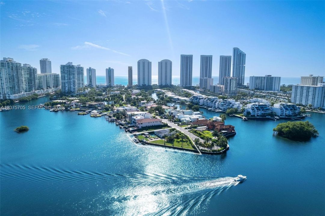 For Sale: $11,999,000 (4 beds, 3 baths, 2426 Square Feet)