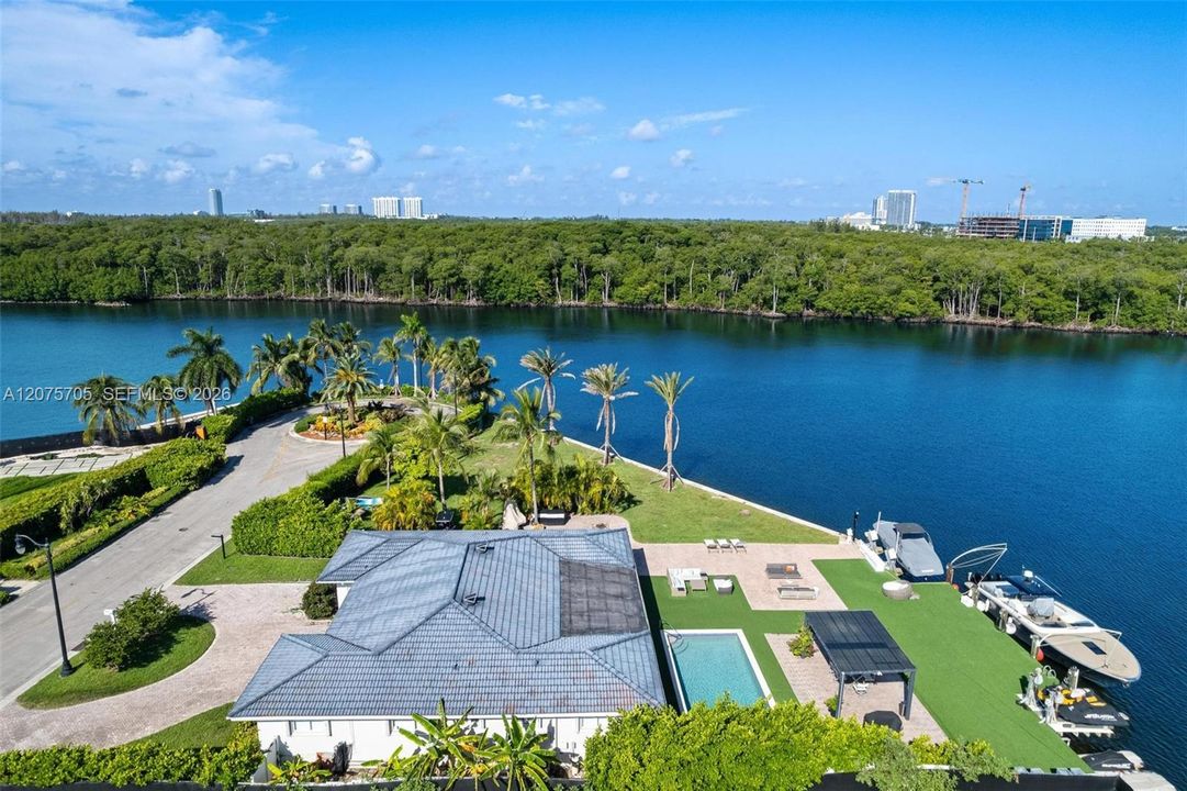 For Sale: $11,999,000 (4 beds, 3 baths, 2426 Square Feet)