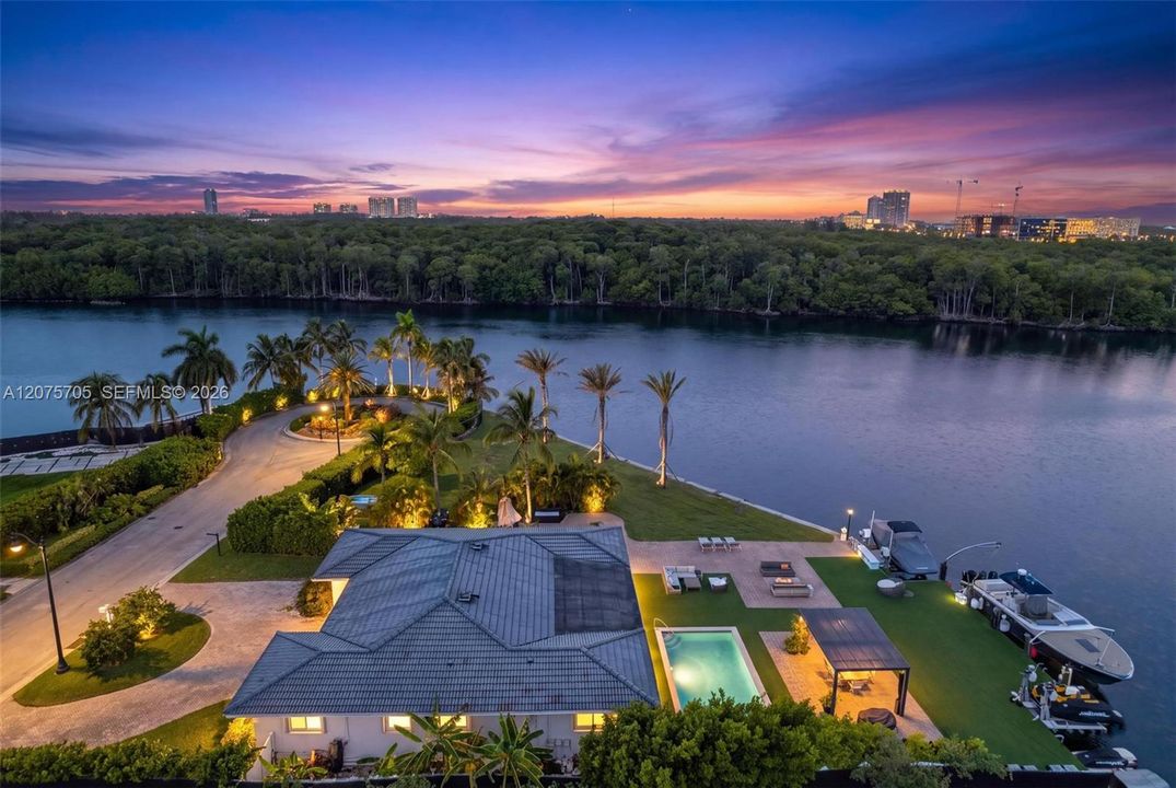 For Sale: $11,999,000 (4 beds, 3 baths, 2426 Square Feet)