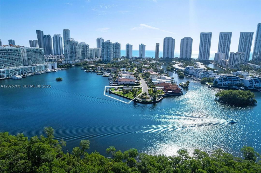 For Sale: $11,999,000 (4 beds, 3 baths, 2426 Square Feet)