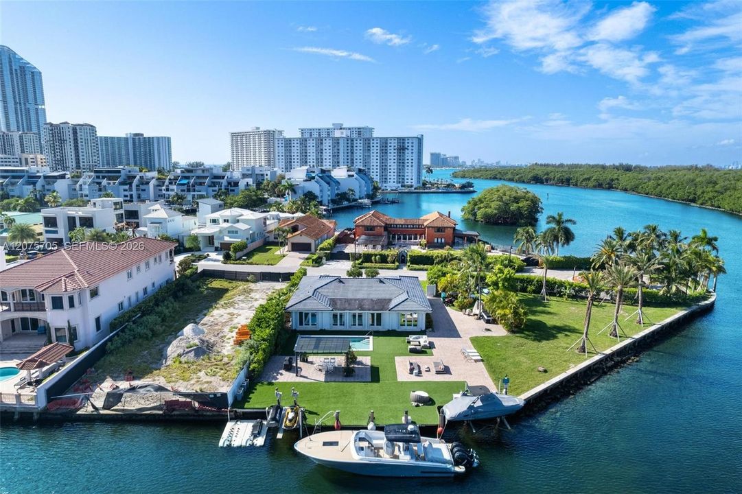 For Sale: $11,999,000 (4 beds, 3 baths, 2426 Square Feet)
