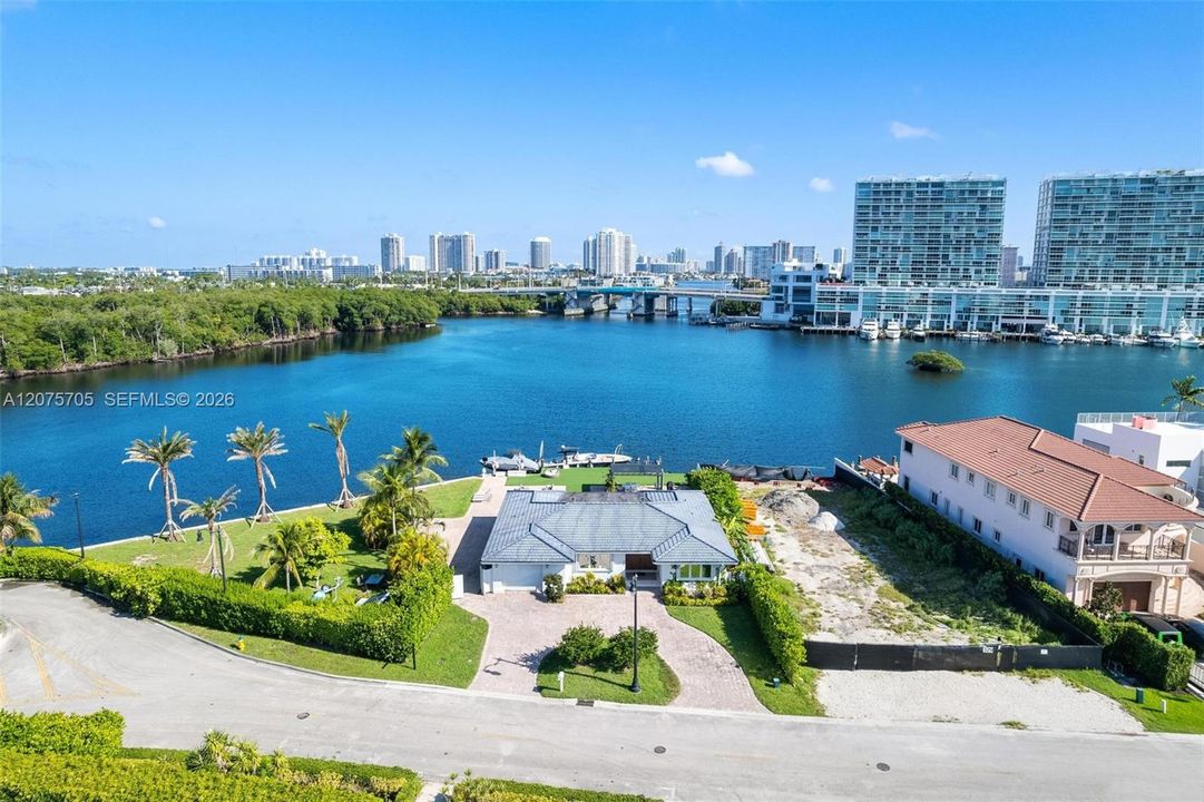 For Sale: $11,999,000 (4 beds, 3 baths, 2426 Square Feet)