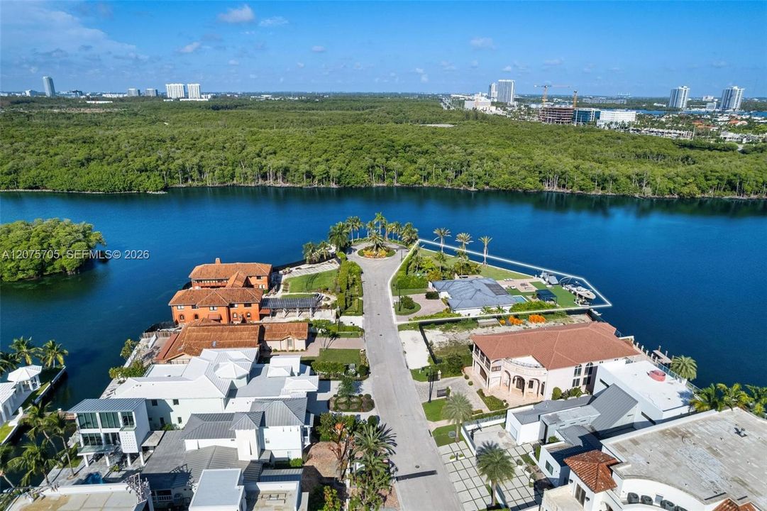 For Sale: $11,999,000 (4 beds, 3 baths, 2426 Square Feet)
