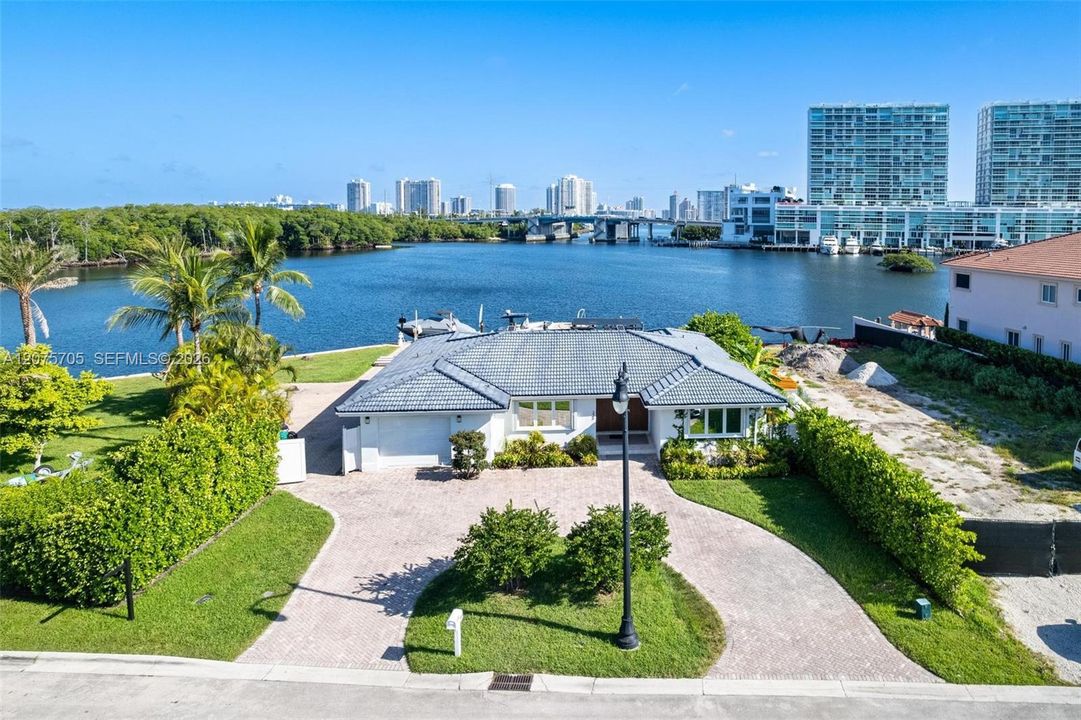 For Sale: $11,999,000 (4 beds, 3 baths, 2426 Square Feet)