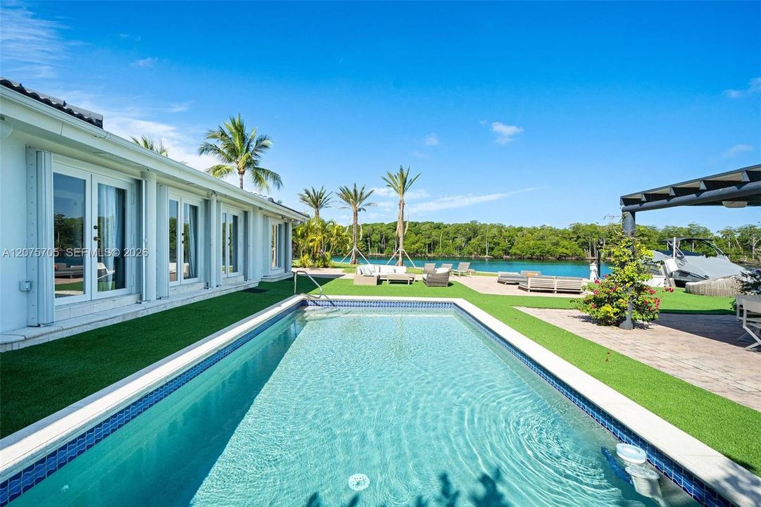 For Sale: $11,999,000 (4 beds, 3 baths, 2426 Square Feet)