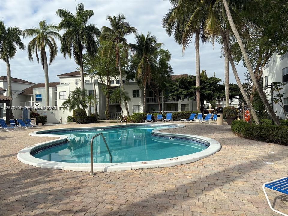 For Rent: $2,650 (2 beds, 2 baths, 1128 Square Feet)