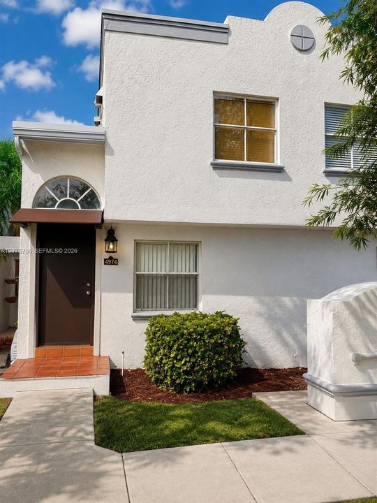 For Rent: $2,650 (2 beds, 2 baths, 1128 Square Feet)
