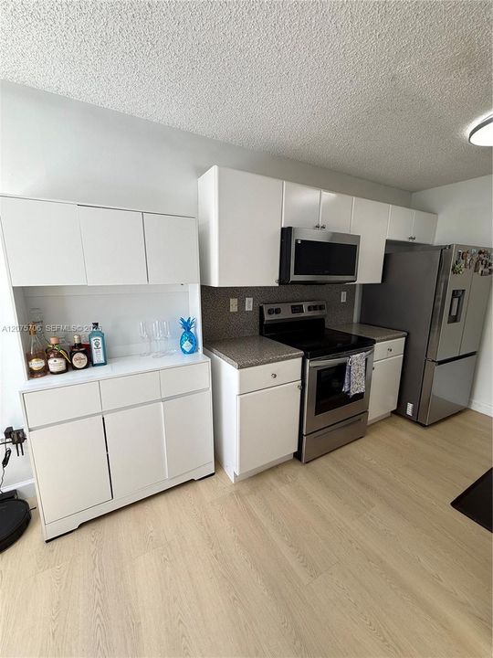 For Rent: $2,650 (2 beds, 2 baths, 1128 Square Feet)