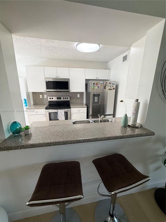 For Rent: $2,650 (2 beds, 2 baths, 1128 Square Feet)