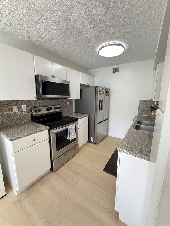 For Rent: $2,650 (2 beds, 2 baths, 1128 Square Feet)