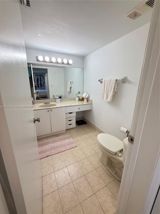 For Rent: $2,650 (2 beds, 2 baths, 1128 Square Feet)