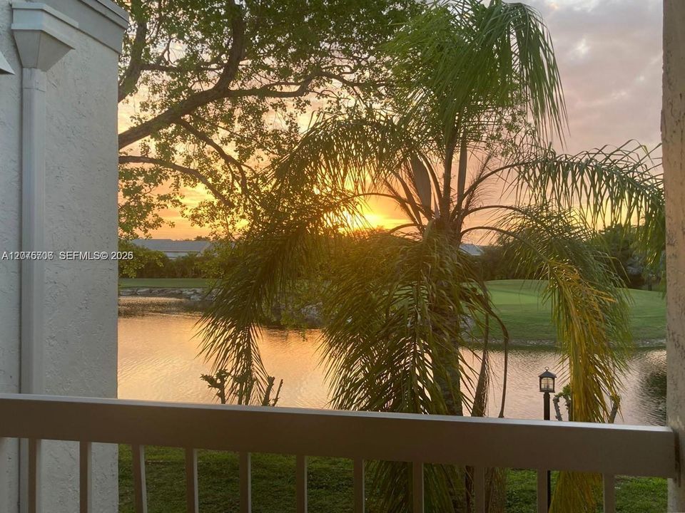 For Rent: $2,650 (2 beds, 2 baths, 1128 Square Feet)