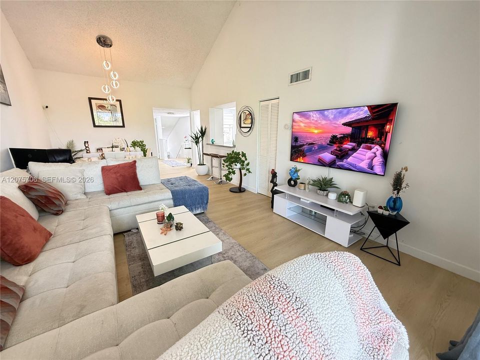 For Rent: $2,650 (2 beds, 2 baths, 1128 Square Feet)
