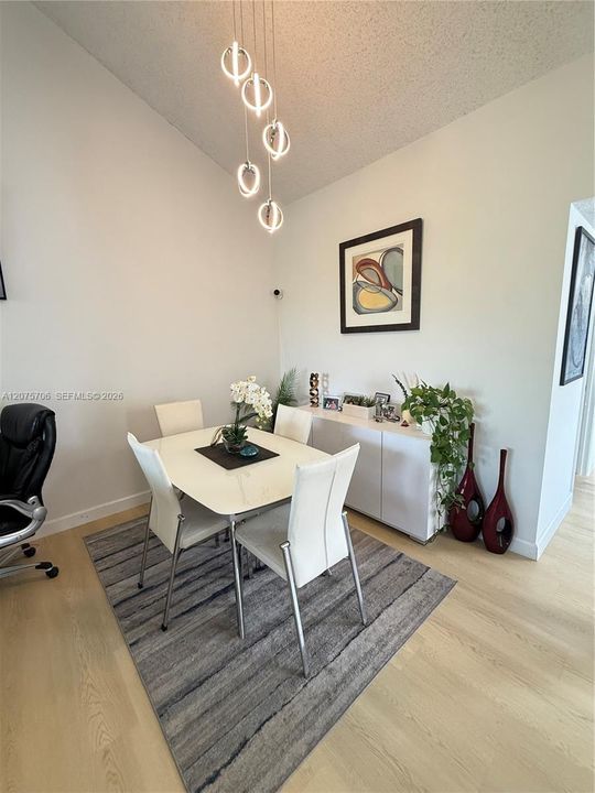 For Rent: $2,650 (2 beds, 2 baths, 1128 Square Feet)