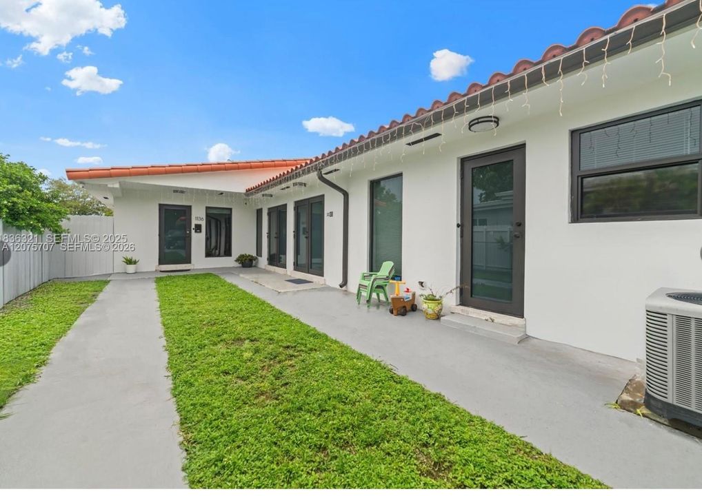 For Rent: $2,600 (2 beds, 1 baths, 2920 Square Feet)