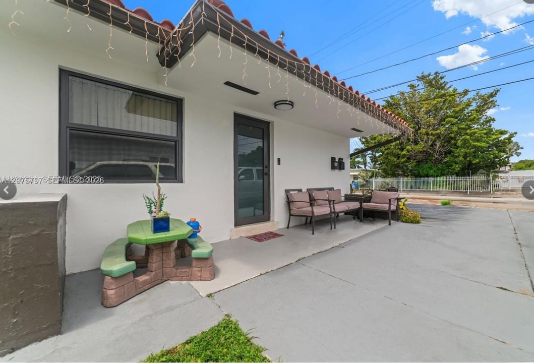 For Rent: $2,600 (2 beds, 1 baths, 2920 Square Feet)