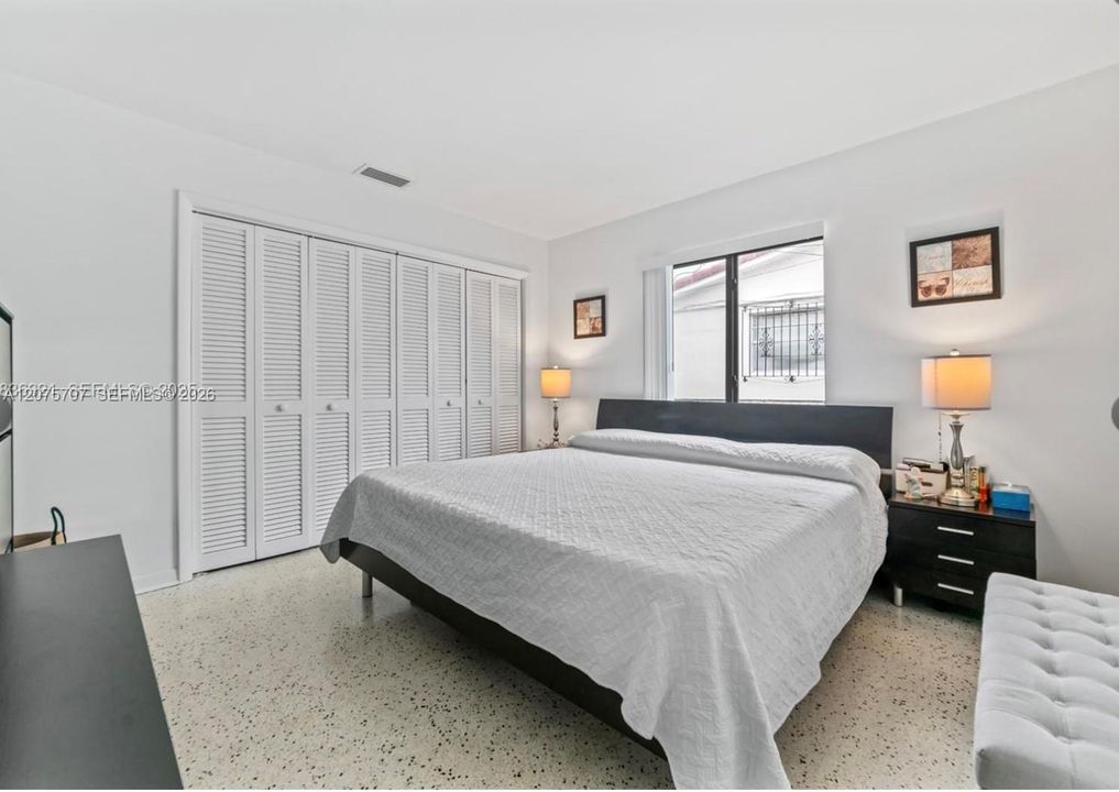 For Rent: $2,600 (2 beds, 1 baths, 2920 Square Feet)