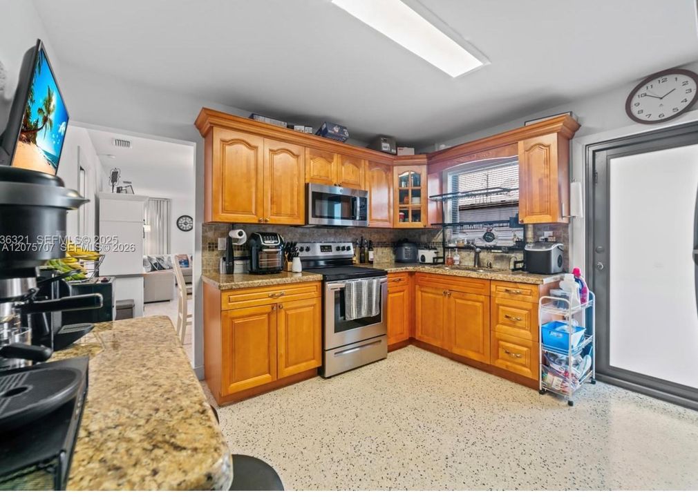 For Rent: $2,600 (2 beds, 1 baths, 2920 Square Feet)