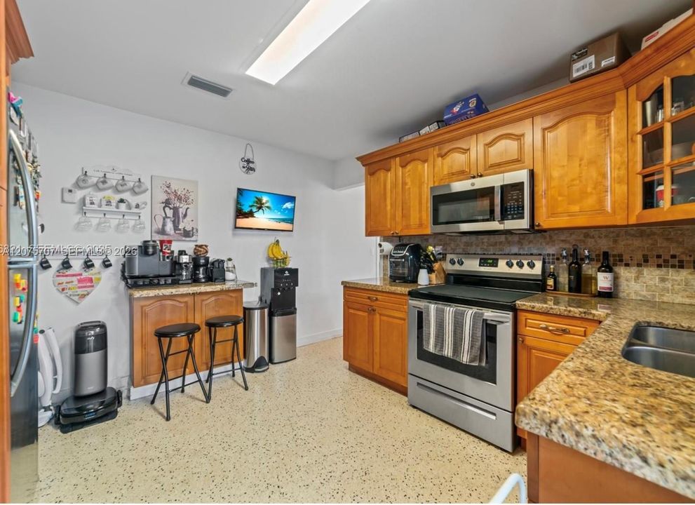 For Rent: $2,600 (2 beds, 1 baths, 2920 Square Feet)