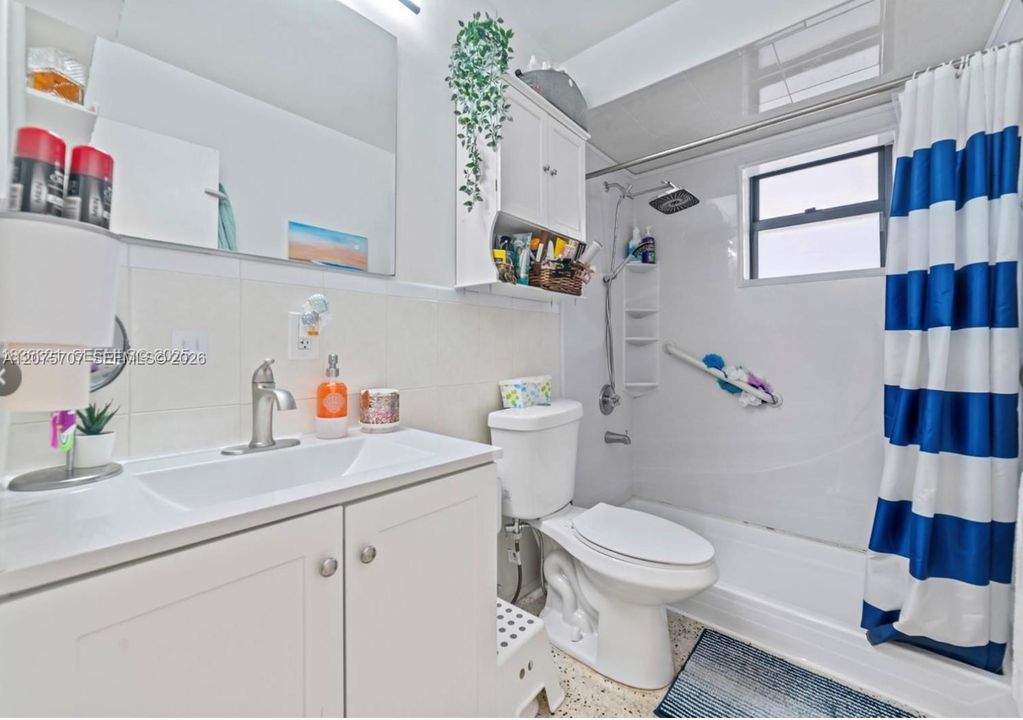 For Rent: $2,600 (2 beds, 1 baths, 2920 Square Feet)