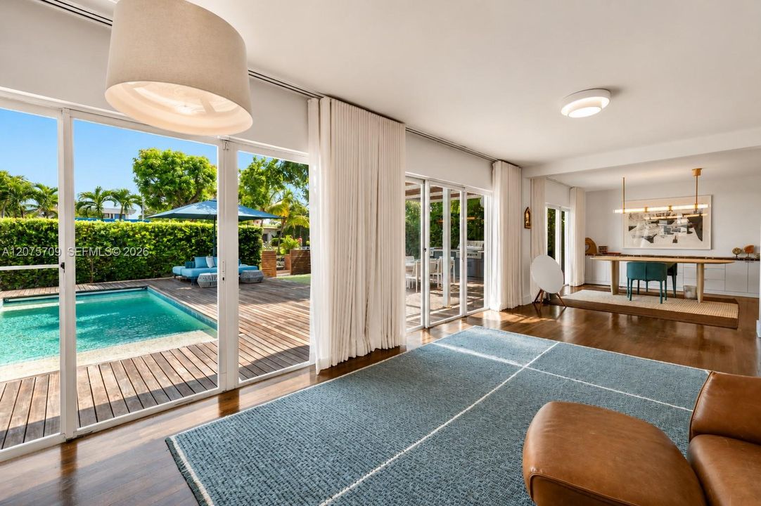 For Sale: $3,800,000 (3 beds, 2 baths, 2760 Square Feet)