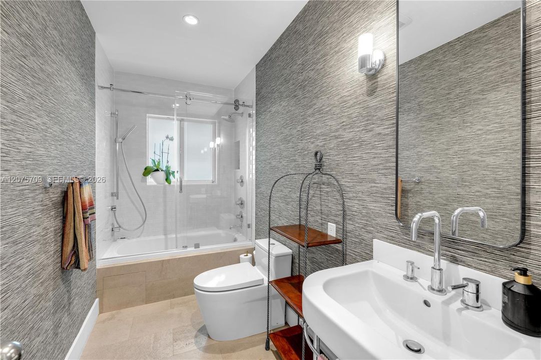 For Sale: $3,800,000 (3 beds, 2 baths, 2760 Square Feet)