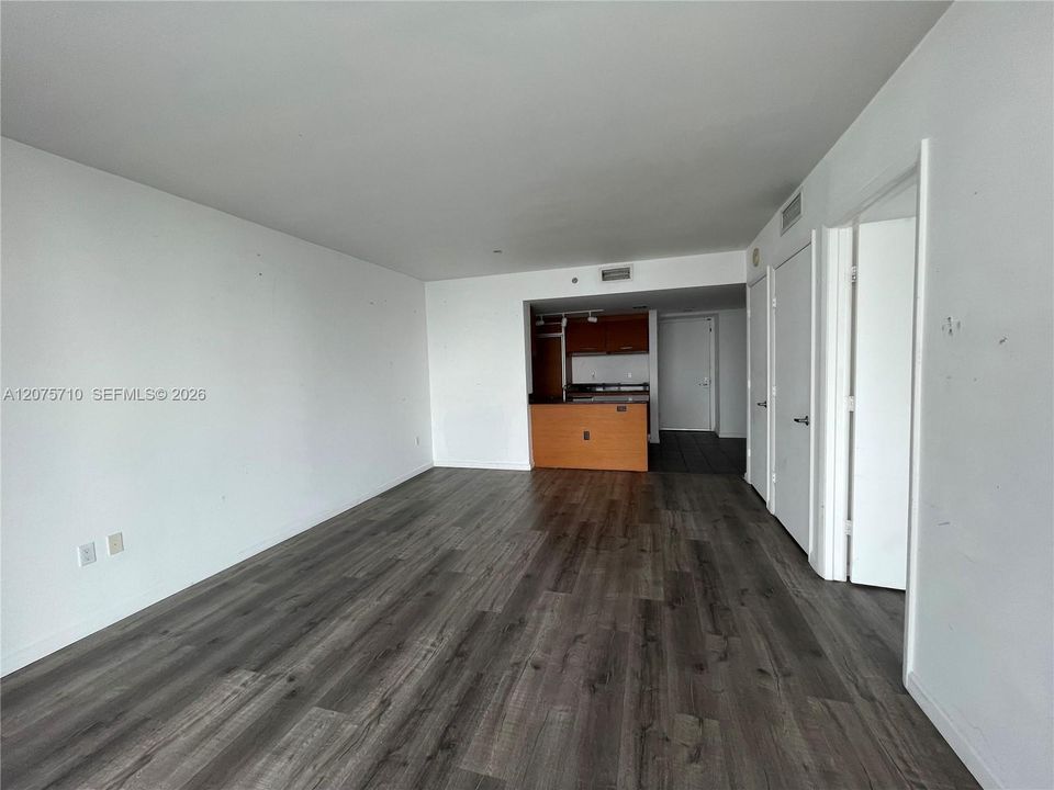 For Sale: $445,000 (1 beds, 1 baths, 845 Square Feet)