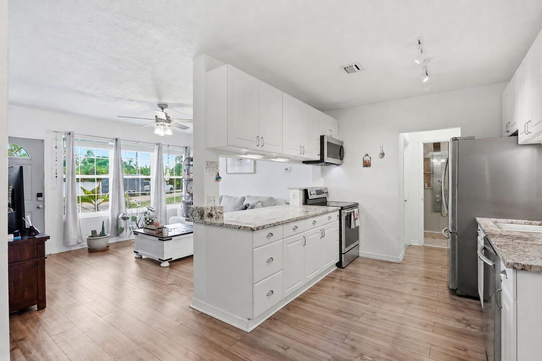 06_Open_Kitchen_and_Living