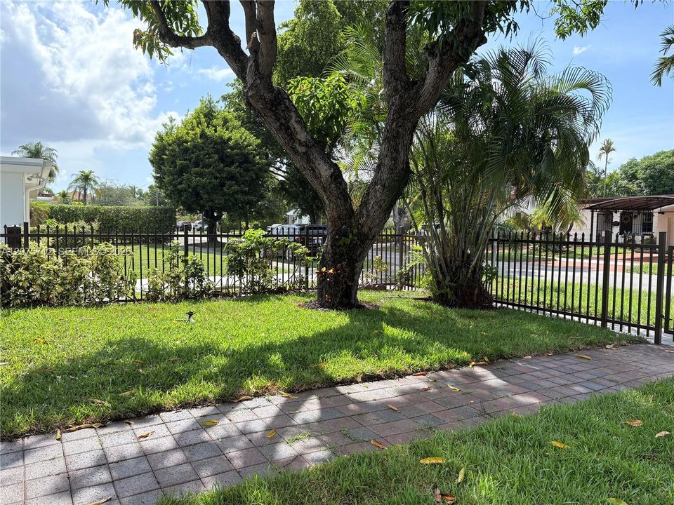 En Venta: $869,000 (2 camas, 2 baños, 1190 Pies cuadrados)