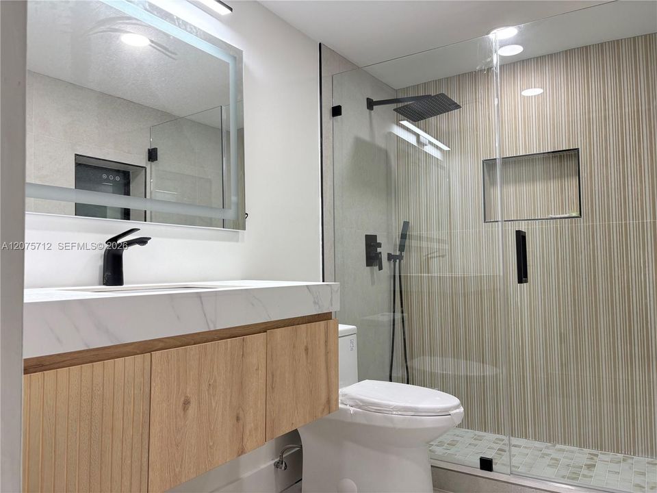 En Venta: $869,000 (2 camas, 2 baños, 1190 Pies cuadrados)