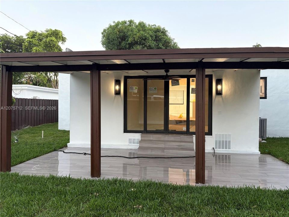 En Venta: $869,000 (2 camas, 2 baños, 1190 Pies cuadrados)