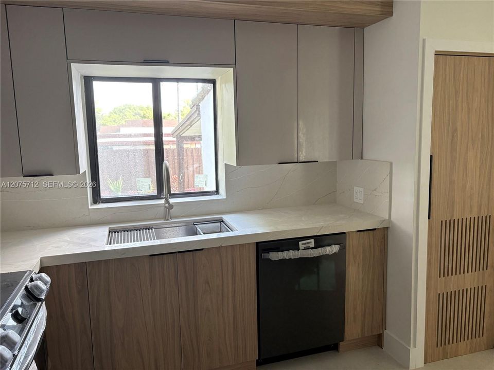 En Venta: $869,000 (2 camas, 2 baños, 1190 Pies cuadrados)