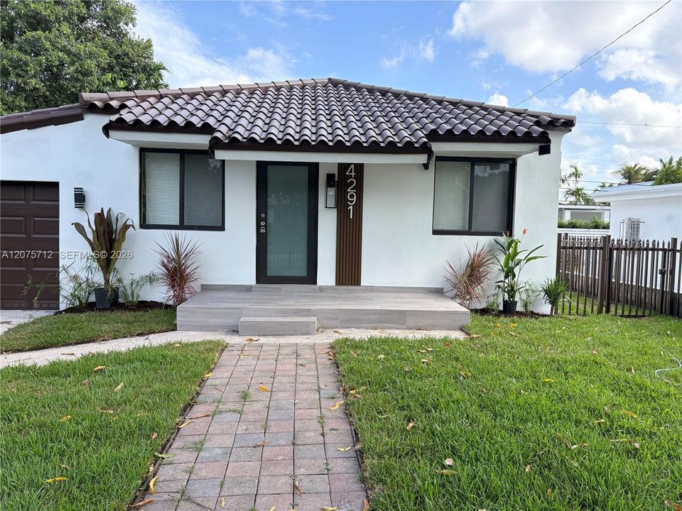En Venta: $869,000 (2 camas, 2 baños, 1190 Pies cuadrados)