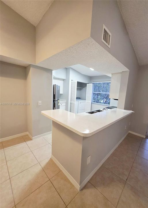 For Rent: $2,400 (2 beds, 2 baths, 1091 Square Feet)