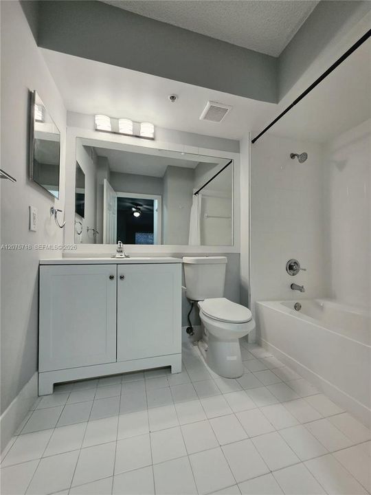 For Rent: $2,400 (2 beds, 2 baths, 1091 Square Feet)