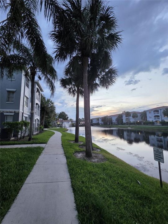 For Rent: $2,400 (2 beds, 2 baths, 1091 Square Feet)