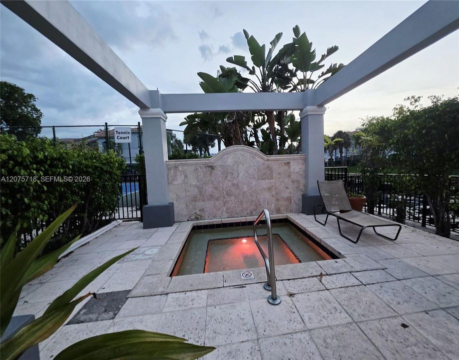 For Rent: $2,400 (2 beds, 2 baths, 1091 Square Feet)
