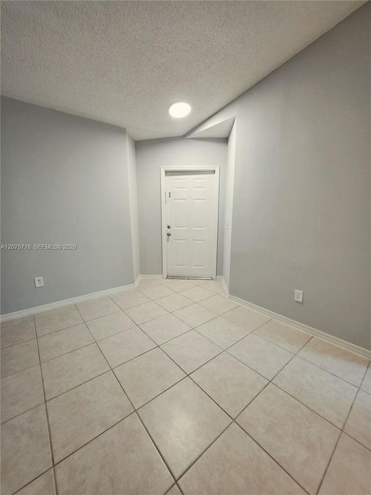 For Rent: $2,400 (2 beds, 2 baths, 1091 Square Feet)