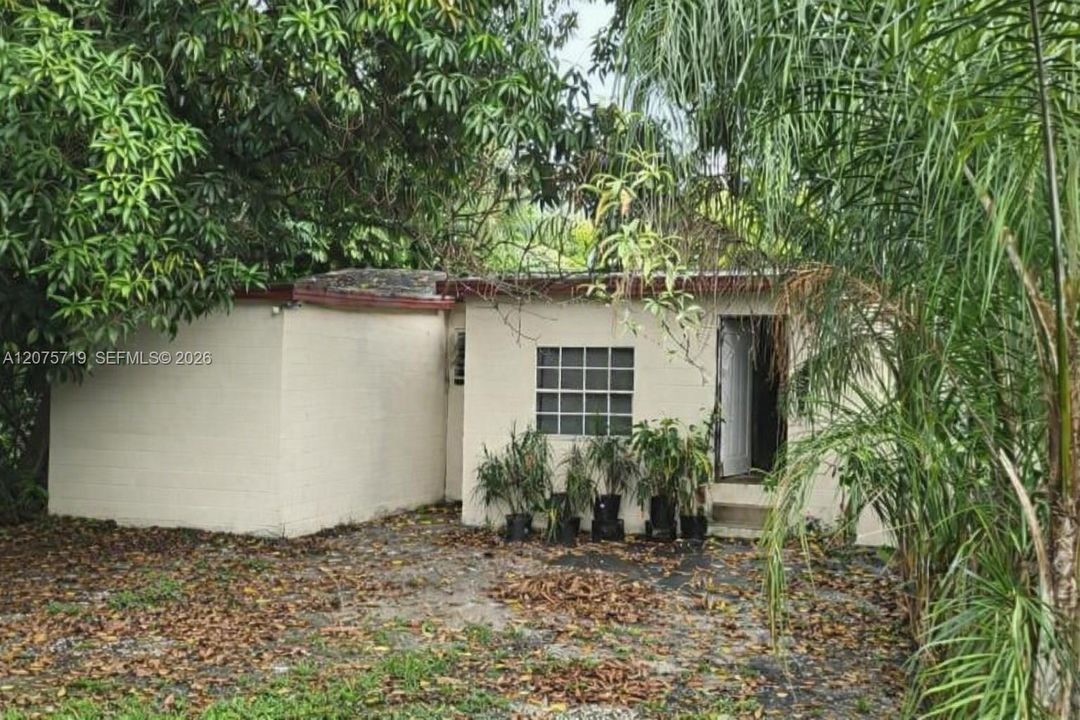 For Sale: $899,000 (8 beds, 7 baths, 2994 Square Feet)