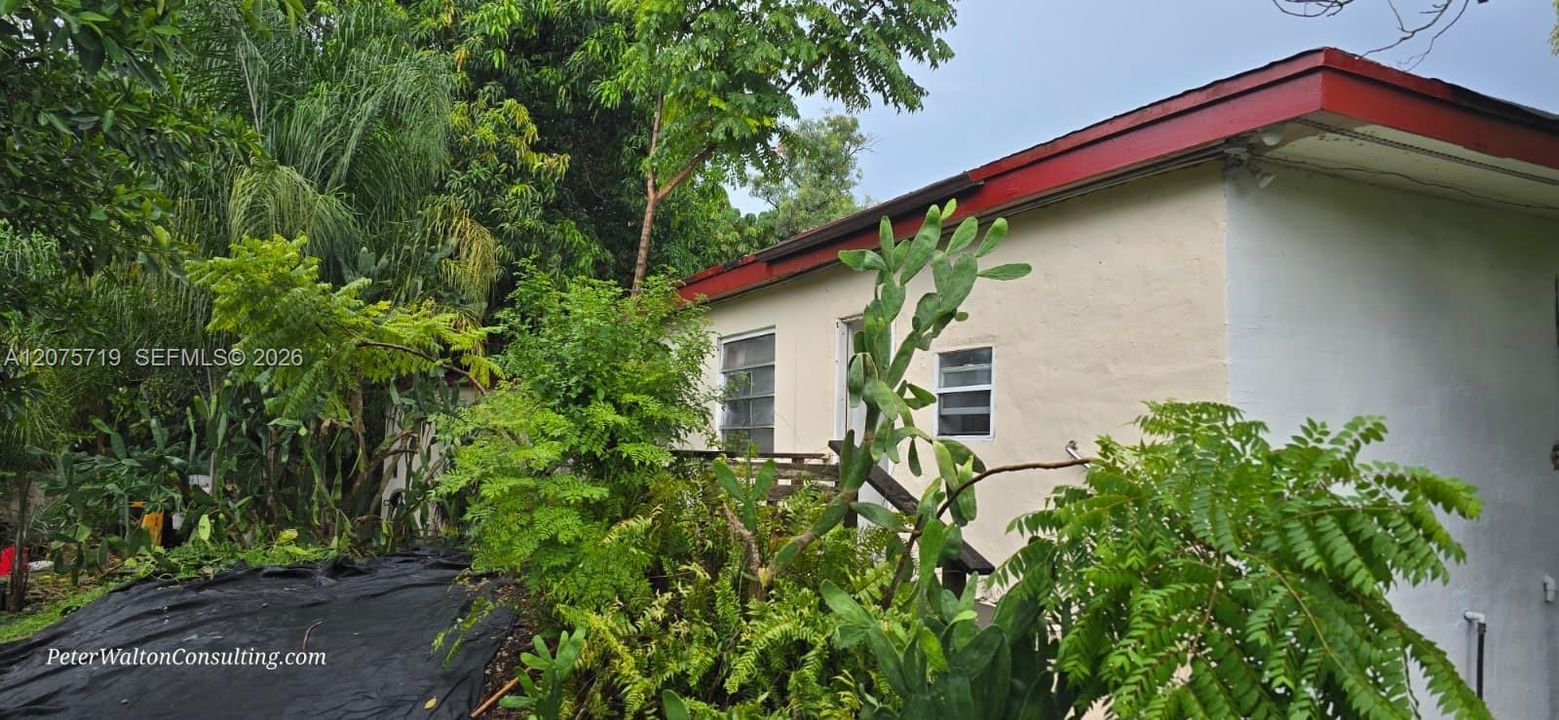 For Sale: $899,000 (8 beds, 7 baths, 2994 Square Feet)