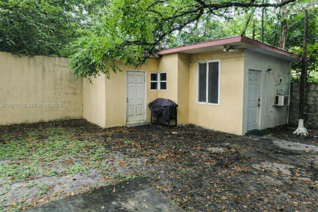 For Sale: $899,000 (8 beds, 7 baths, 2994 Square Feet)