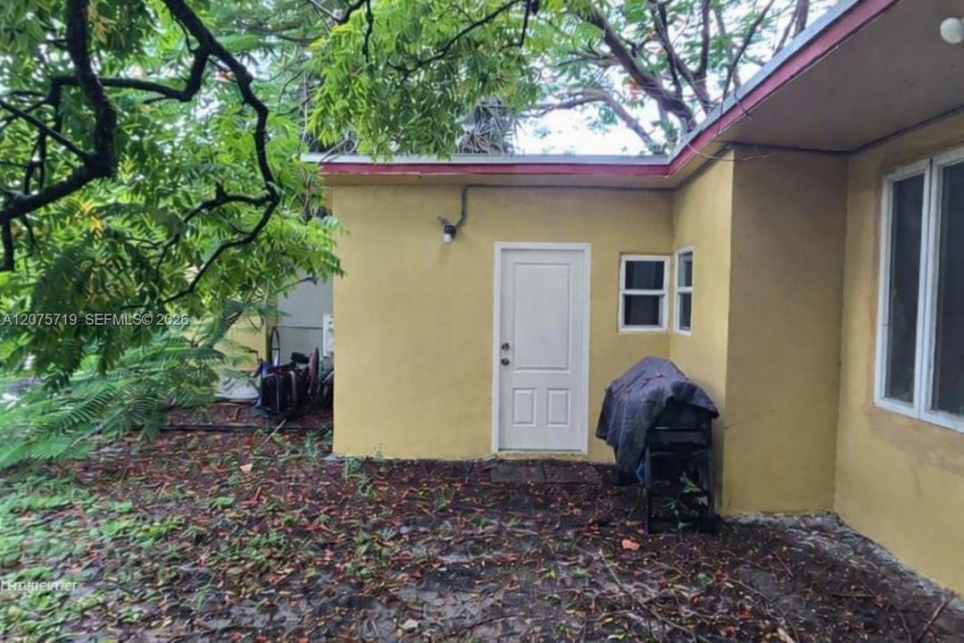For Sale: $899,000 (8 beds, 7 baths, 2994 Square Feet)