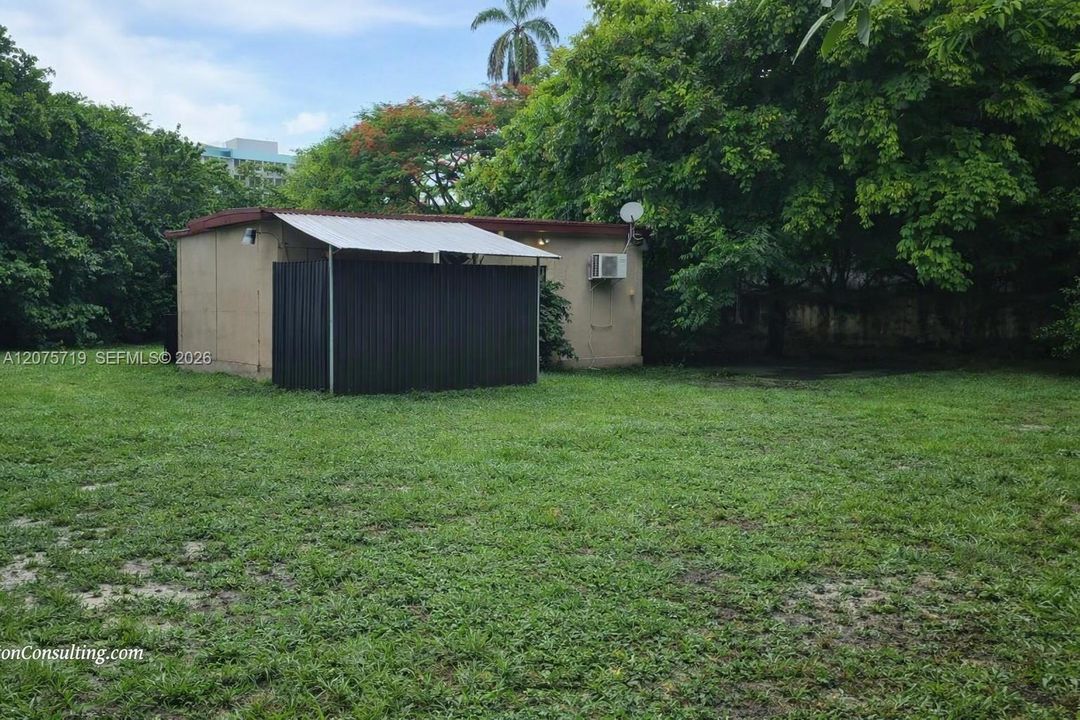 For Sale: $899,000 (8 beds, 7 baths, 2994 Square Feet)
