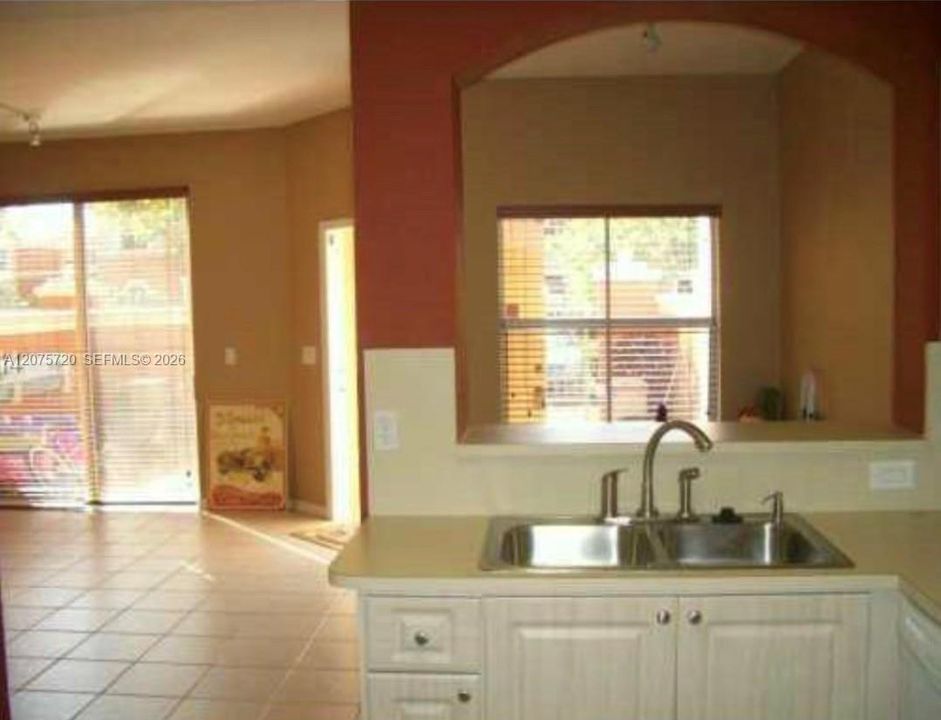 For Rent: $2,700 (2 beds, 2 baths, 980 Square Feet)