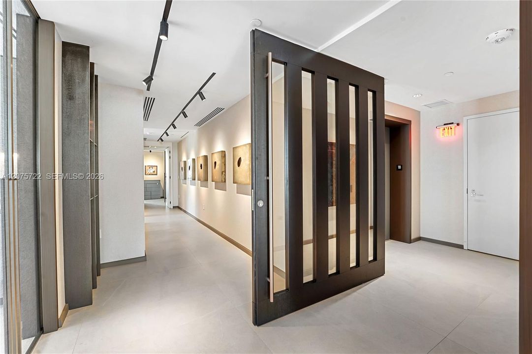 ApartmeNT dOOR